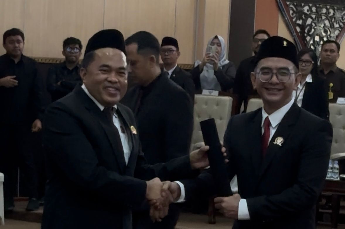 Akbar Haka Resmi Dilantik Sebagai Anggota DPRD Kukar 